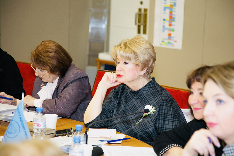 Елена Ивановна Калинина на заседании Правления Союза женщин России