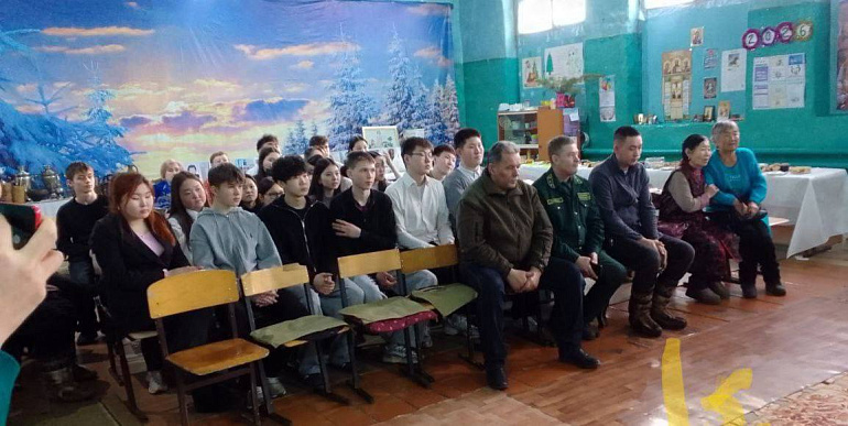 Союзницы Иволгинского района Бурятии организовали урок мужества для старшеклассников местной школы